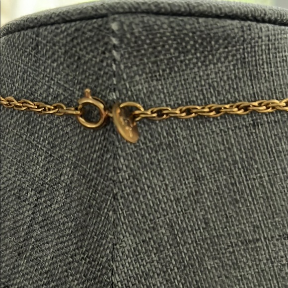 Vintage Elegant Gold Pendant Necklace - Picture 3 of 4